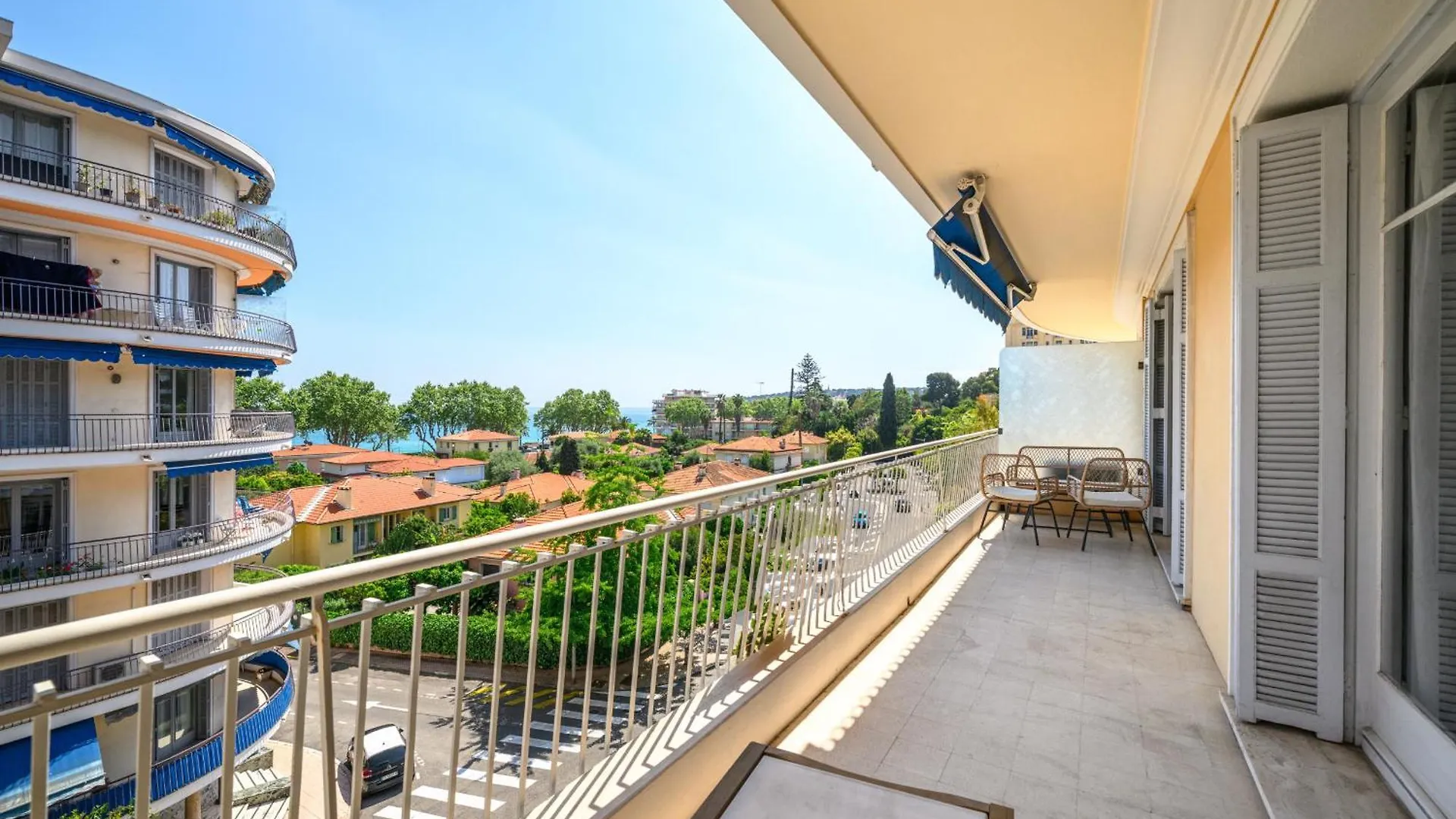 Sunny Apartment With Balcony Menton