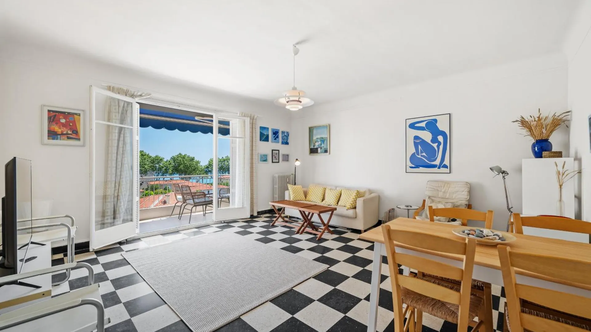 Sunny Apartment With Balcony Menton