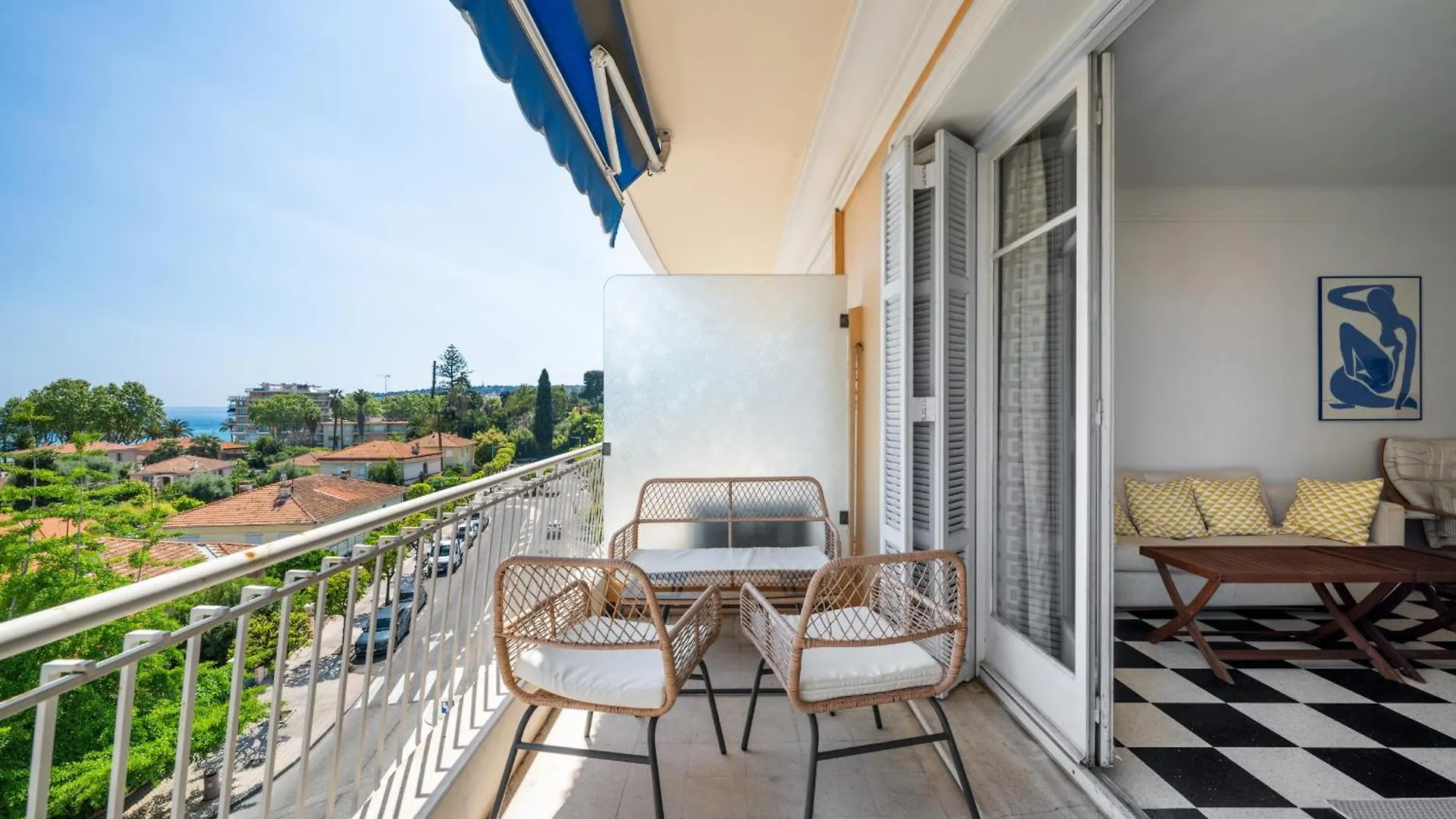 Sunny Apartment With Balcony Menton